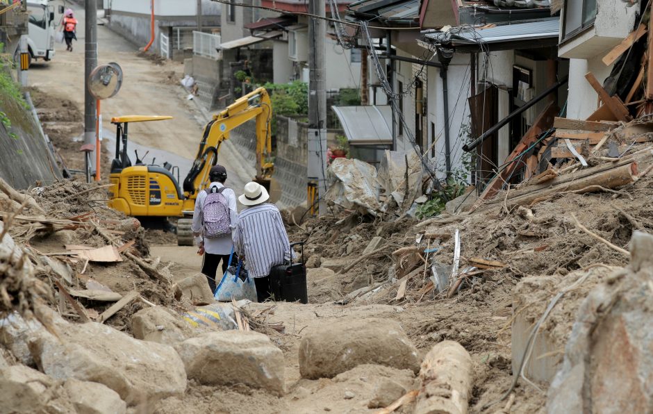 Japonijoje potvynių ir nuošliaužų aukų padaugėjo iki 199