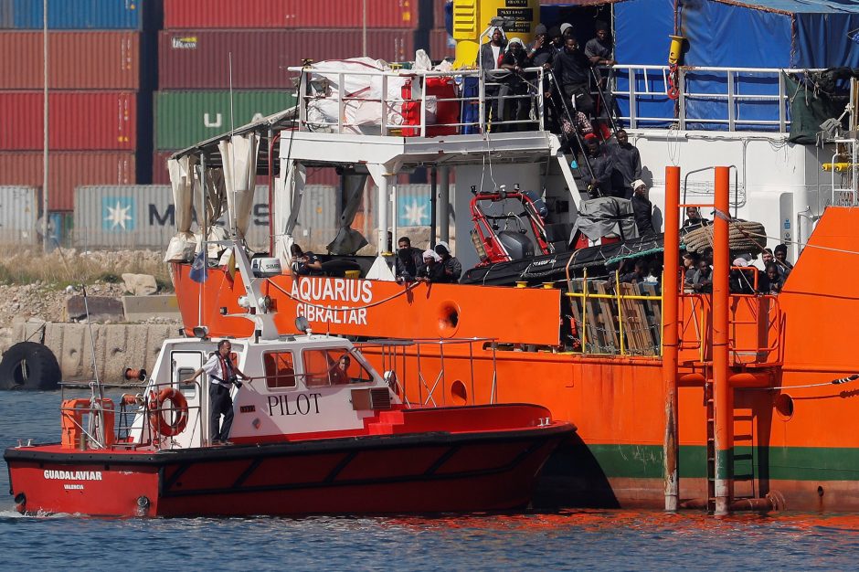 Po kelionės Viduržemio jūroje „Aquarius“ laivo migrantai pasiekė Ispanijos uostą