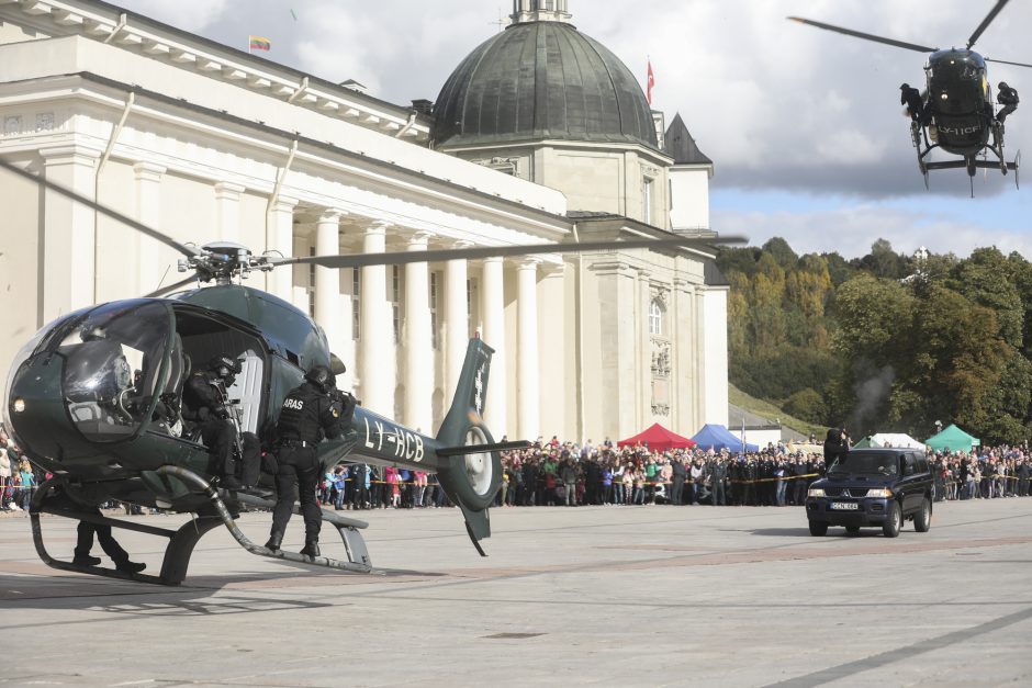 Angelų sargų dieną sostinėje – kinologų, motoakrobatų, žirgų ir „Aro“ kovotojų šou