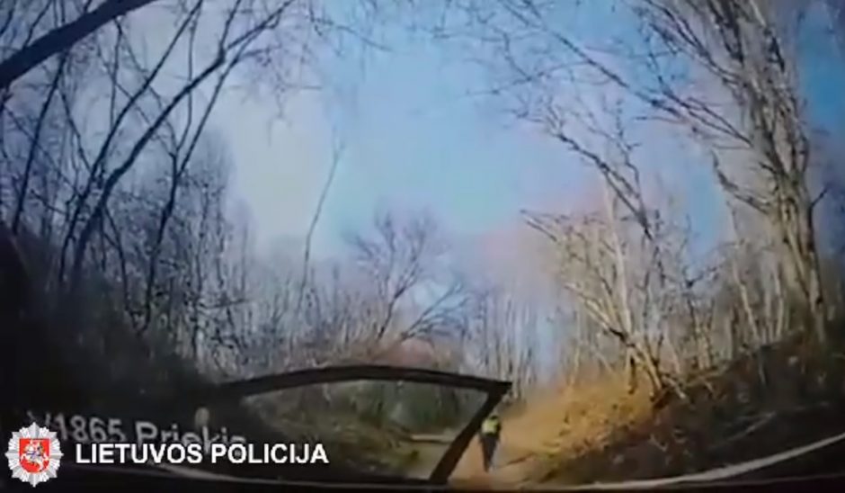 Vaizdo įrašas: Lietuvos policija sulaiko žmogžudyste įtariamą latvį