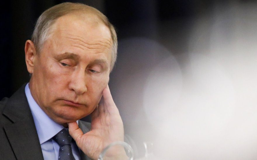 V. Putinas stengiasi nesusipainioti savo karuose: ar jam tai pavyksta?