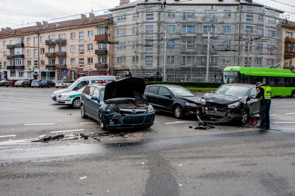 Avarija Savanorių ir Taikos prospektų sankryžoje