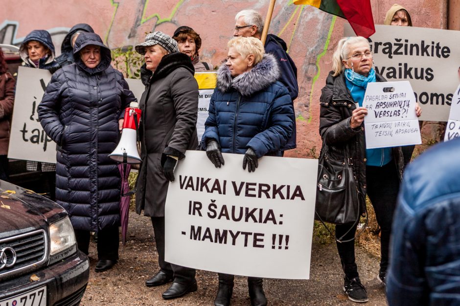 Dramos Kaune atomazga: atimti vaikai grįžta pas tėtį