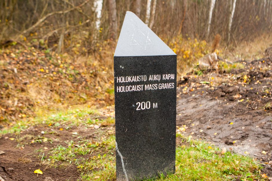 Vandžiogaloje atidarytas memorialas holokausto aukoms