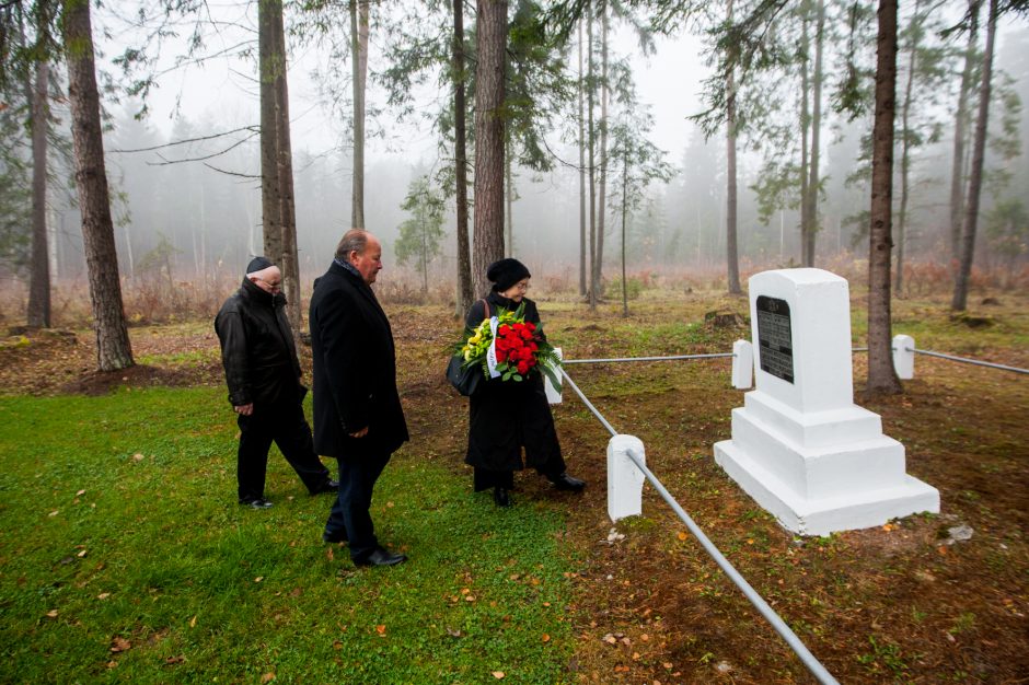 Vandžiogaloje atidarytas memorialas holokausto aukoms