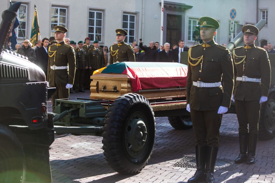 A. Ramanausko-Vanago atminimą valstybinėse laidotuvėse pagerbė 30 šalių diplomatai