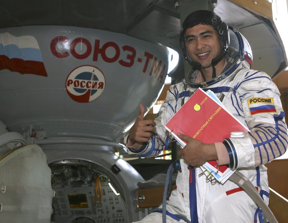 Rusijos erdvėlaivis atskraidino du rusų kosmonautus ir amerikietį astronautą