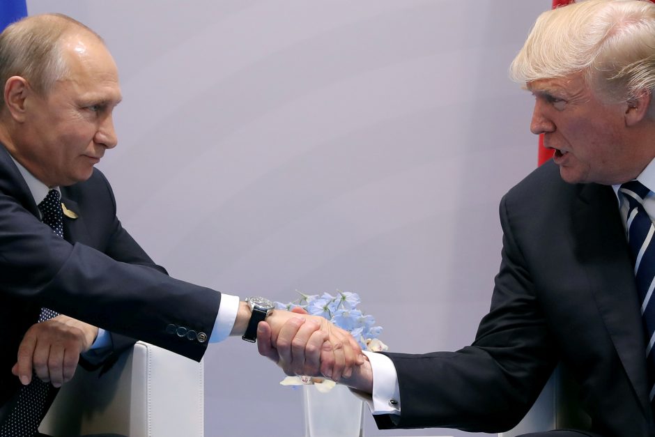 Baltieji rūmai ir Kremlius D. Trumpo ir V. Putino susitikimą vadina nereikšmingu