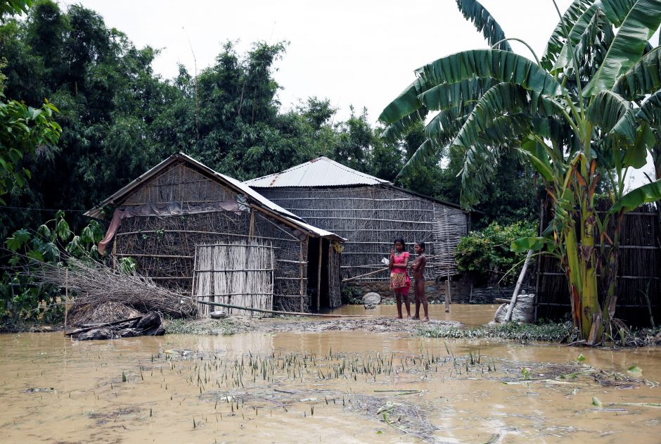 Indijoje, Nepale ir Bangladeše potvynių aukų padaugėjo iki 165