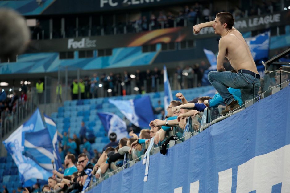 Rusijos futbolo klubą UEFA apkaltino dėl sirgalių rasizmo