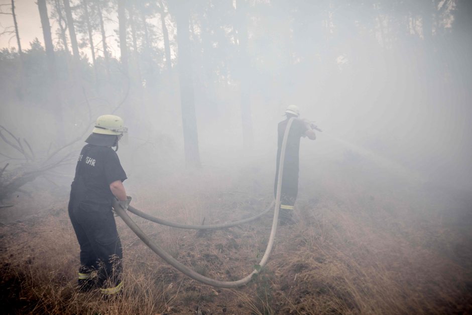 Netoli Berlyno užsiliepsnojus miškui evakuoti aplinkinių kaimų gyventojai