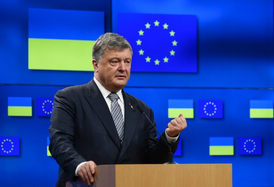 Ukrainos prezidento rinkimų apklausa: P. Porošenka atsilieka nuo komiko V. Zelenskio