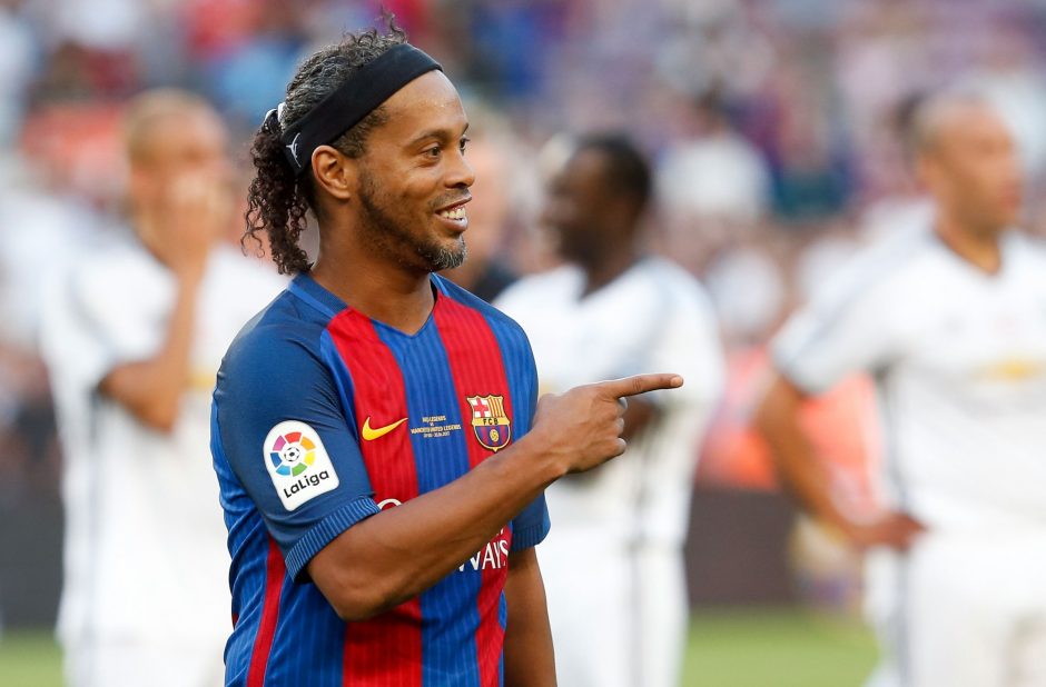 Didis futbolo talentas Ronaldinho baigia karjerą