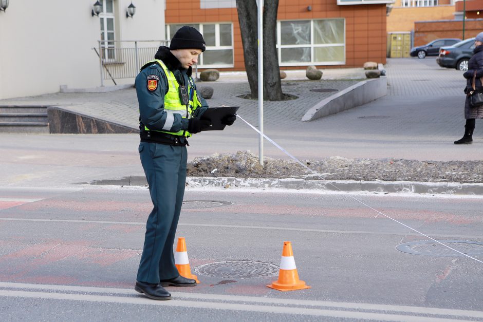 Pėsčiųjų perėjoje partrenkta mergaitė