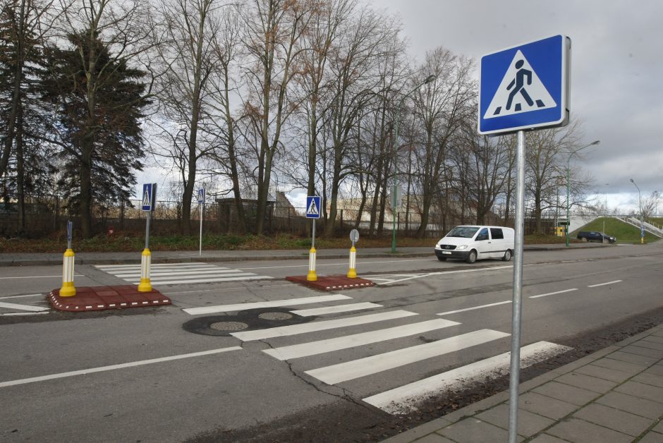 Pėsčiųjų perėjoje Vilniaus rajone moterį partrenkė neblaivi vairuotoja