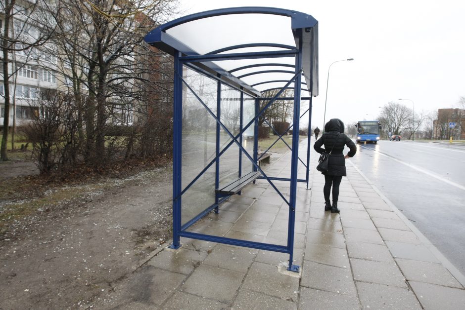 Klaipėdos autobusų stotelėje apiplėšta mergina