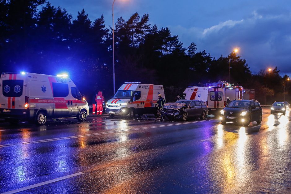 Panevėžio rajone susidūrė trys automobiliai, tarp sužeistųjų – vaikas