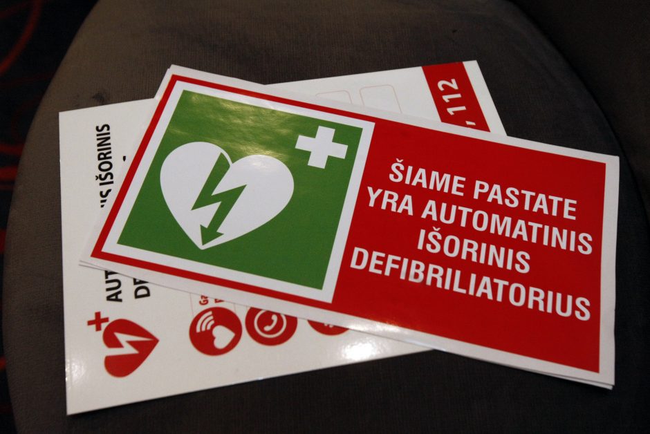 Klaipėdos dramos teatrui įteiktas automatinis širdies defibriliatorius