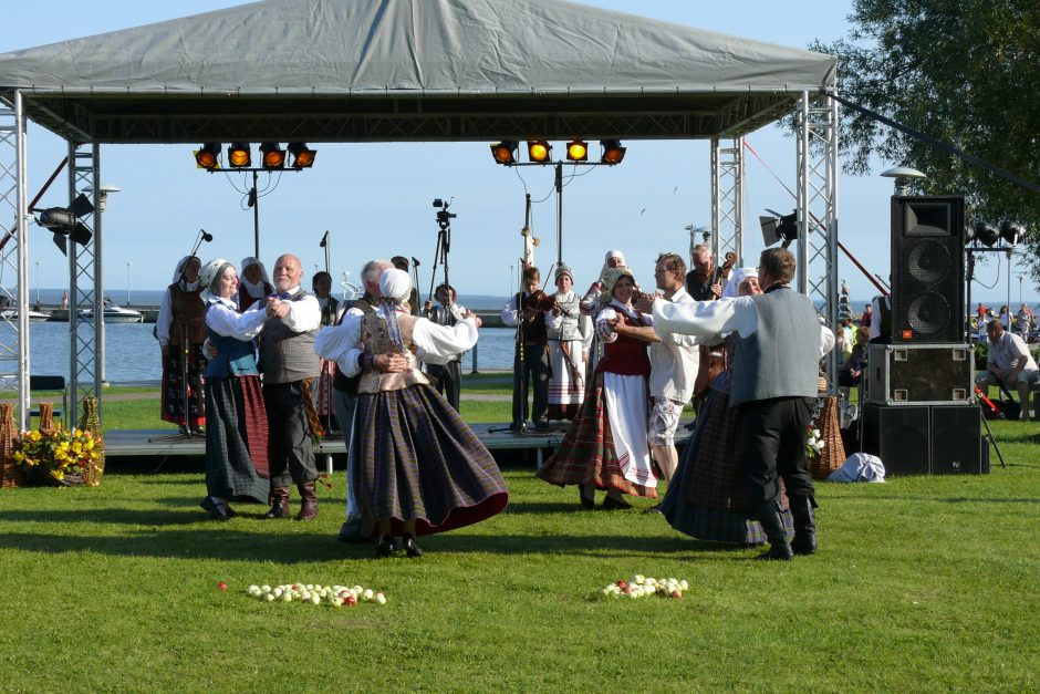 Folkloro šventė veda į Juodkrantę