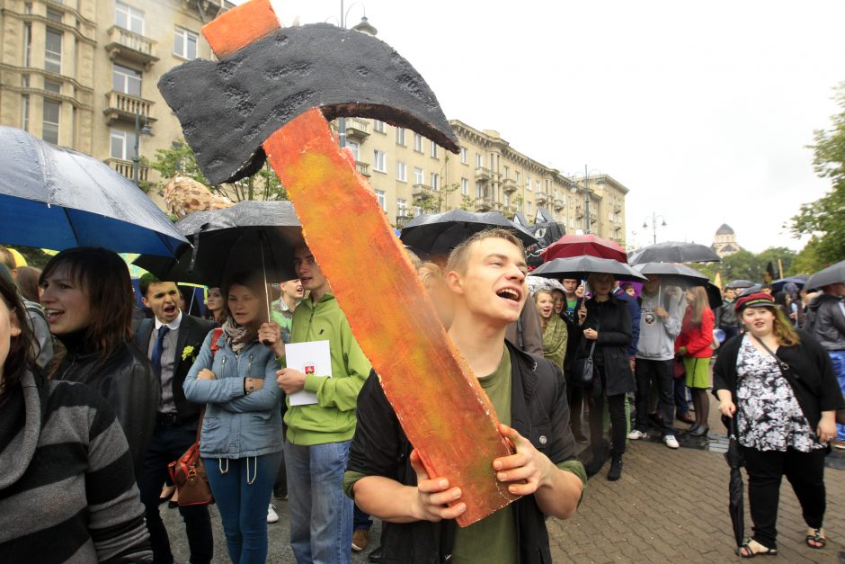 Vilniaus universiteto bendruomenė ūžė Gedimino prospekte