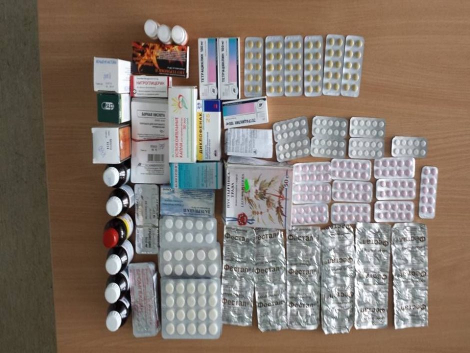 Baltarusė nelegaliai atvežtus vaistus slėpė dantų pastos dėžutėse