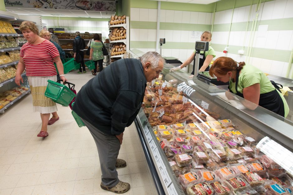 Lietuvoje krenta prekių ir paslaugų kainos