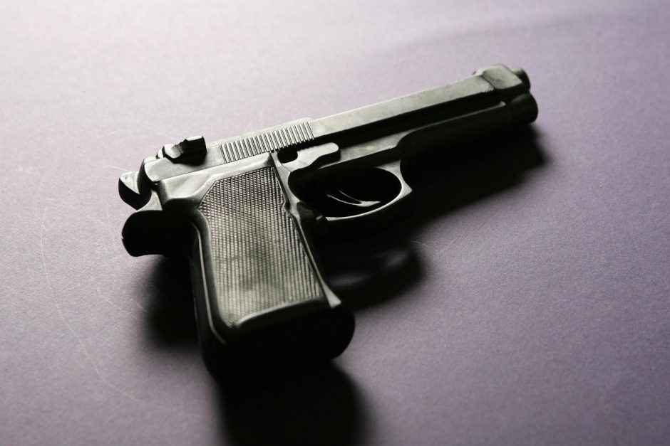 Šalia policijos nuovados Vilniuje rastas ginklas su šoviniais