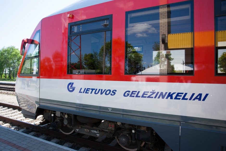 Ministras žada pasidomėti „Lietuvos geležinkelių“ pirkimais