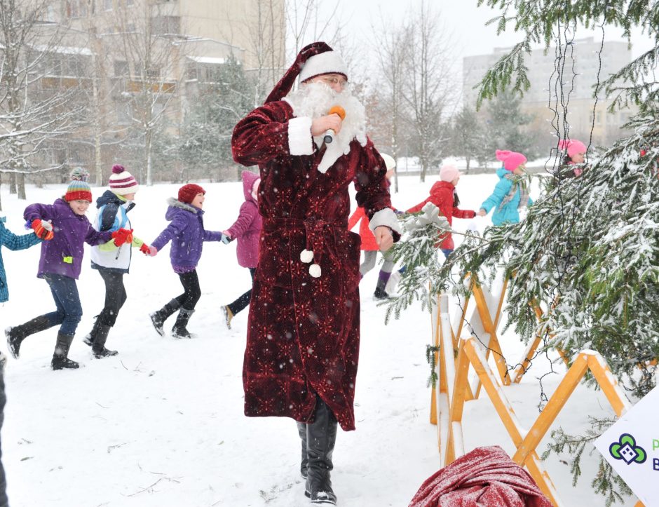 Vilniaus daugiabučių kiemuose vėl sužibs Kalėdų eglutės