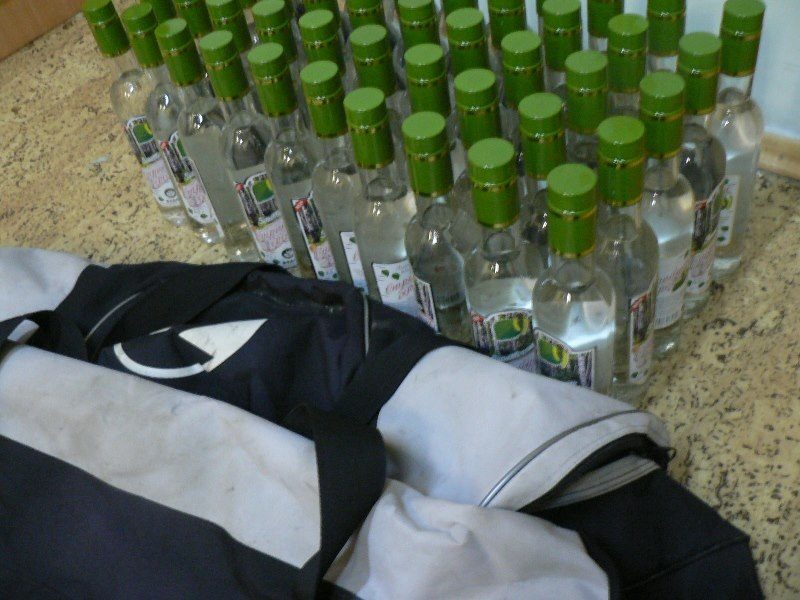 Bagažinėje aptiko 50 alkoholio butelių 