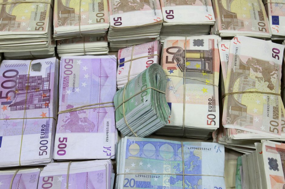 FNTT sulaikė keturis vyrus su 1,3 mln. eurų grynųjų