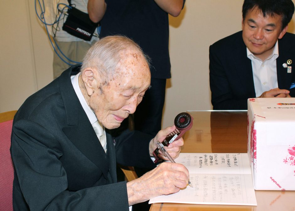 Japonijoje gyvenantis 111 metų vyras pripažintas seniausiu pasaulyje