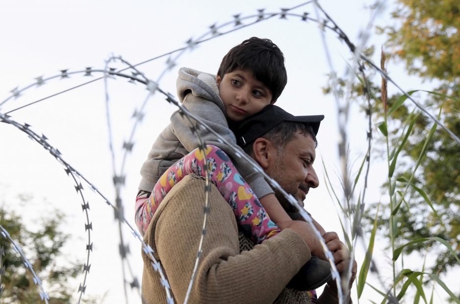Vengrija baigė statyti nuo migrantų saugantį barjerą 