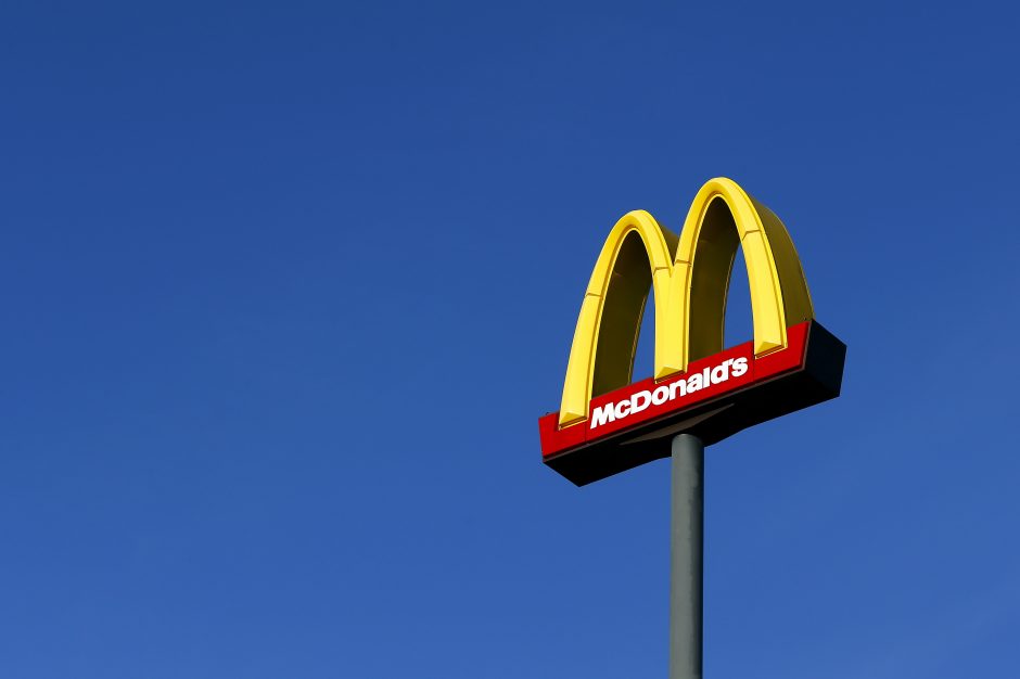 „McDonald’s“ vasaros sezonui ieško 100 darbuotojų