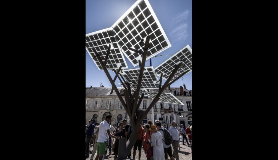 Prancūzijoje išdygo „elektroninis medis“
