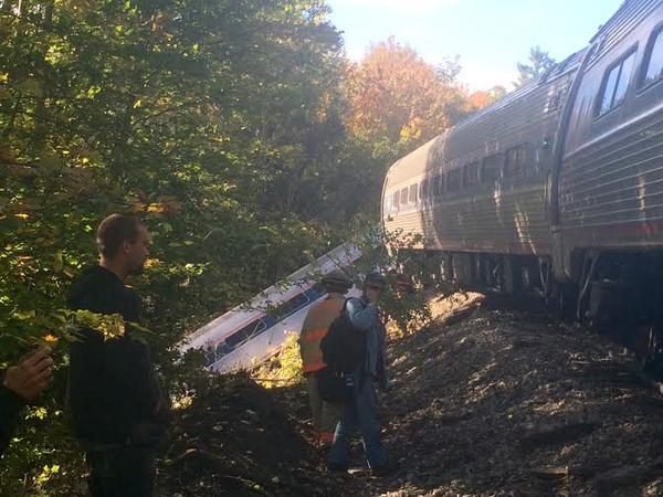 JAV nuo bėgių nulėkė keleivinis traukinys – sužeisti septyni žmonės