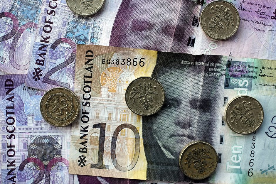 Kodėl dauguma Lietuvos bankų nekeičia Škotijos svarų?