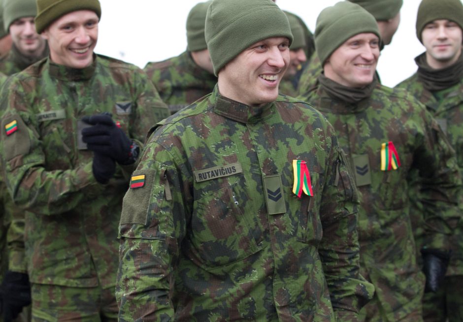 Lenkijos ir Estijos kariuomenių vadai sveikina sprendimą grąžinti šauktinius