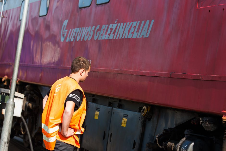 „Lietuvos geležinkeliai“ maitino įtakingo verslininko J. Širvinsko verslą