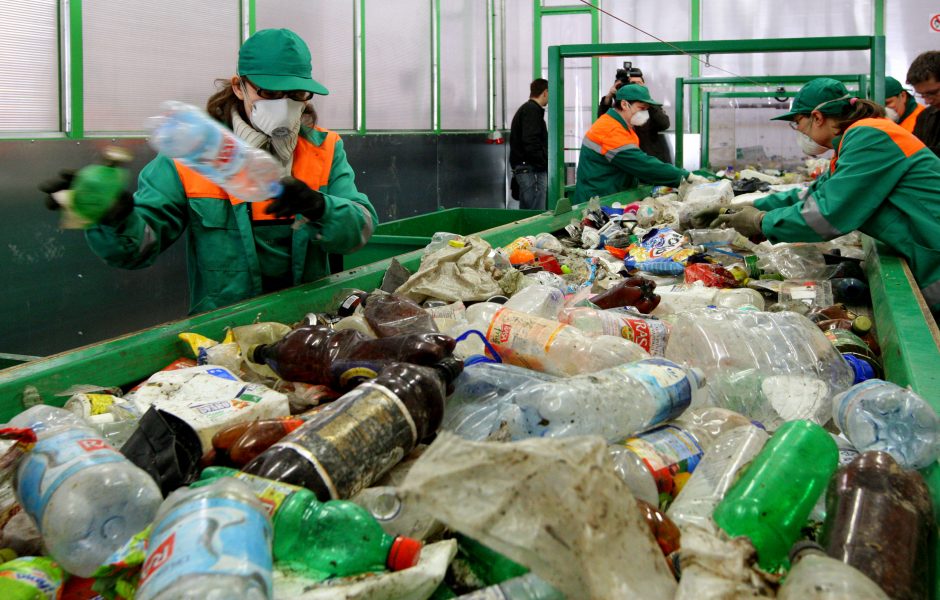 Įtariama, kad dalis atliekų perdirbamos tik „popieriuje“