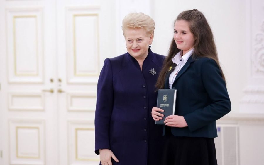 Konstitucijos egzamine sublizgėjusiai čekiškietei – prezidentės padėka
