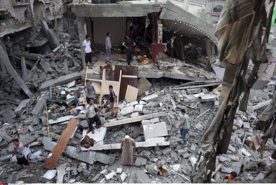 Izraelio karinės kampanijos Gazoje aukų skaičius perkopė 800