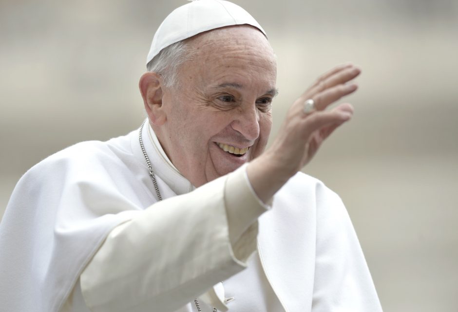 Popiežius: seni žmonės – ne ateiviai