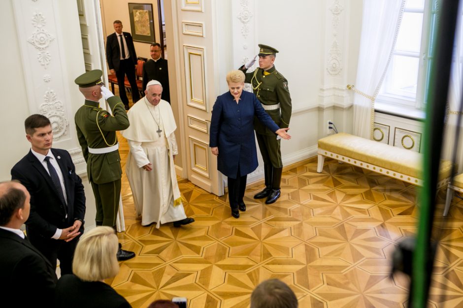 Istorinė diena: į Lietuvą atvyko popiežius Pranciškus