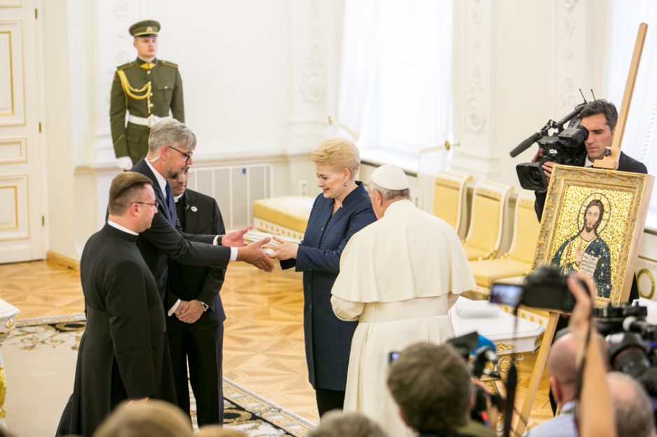 Istorinė diena: į Lietuvą atvyko popiežius Pranciškus