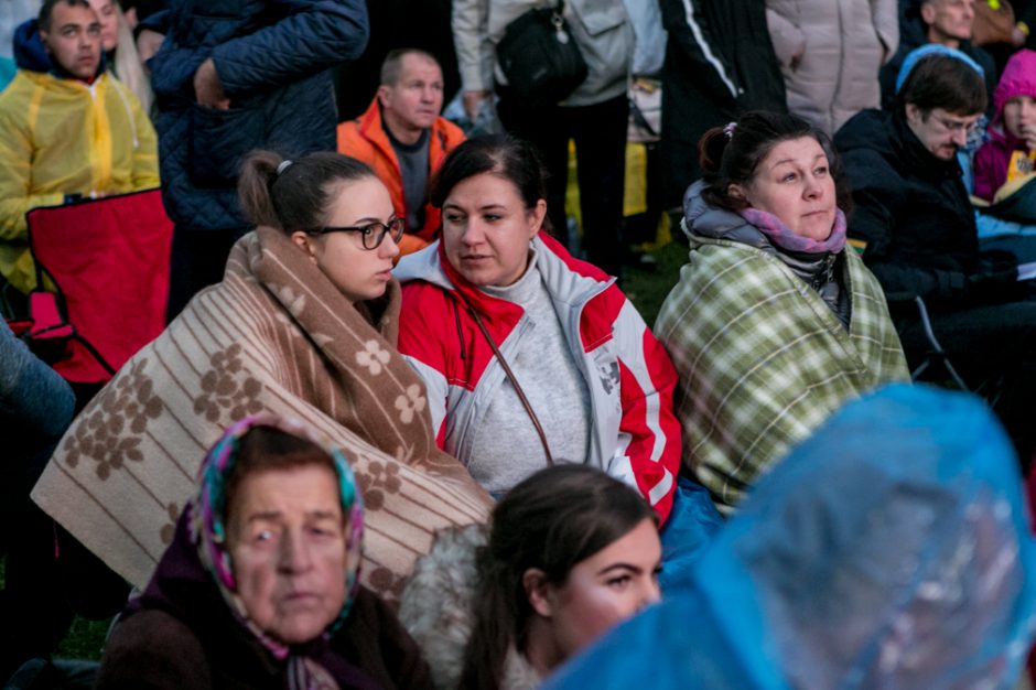 Žmonės rinkosi į šv. Mišias Santakoje