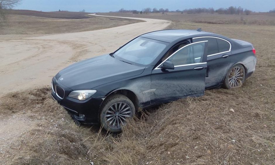 Vokietijoje vogtas automobilis atsidūrė Lazdijų rajono griovyje