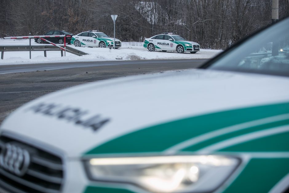 „Lietuvos geležinkeliai“ su policija vykdė saugaus eismo pervažose akciją