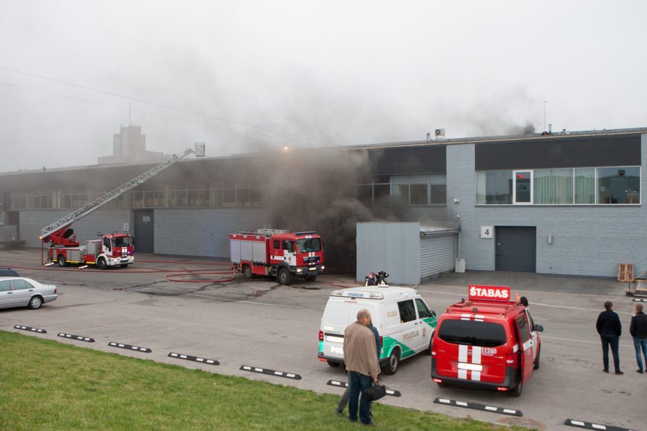 Kaune – gaisras buvusios radijo gamyklos teritorijoje