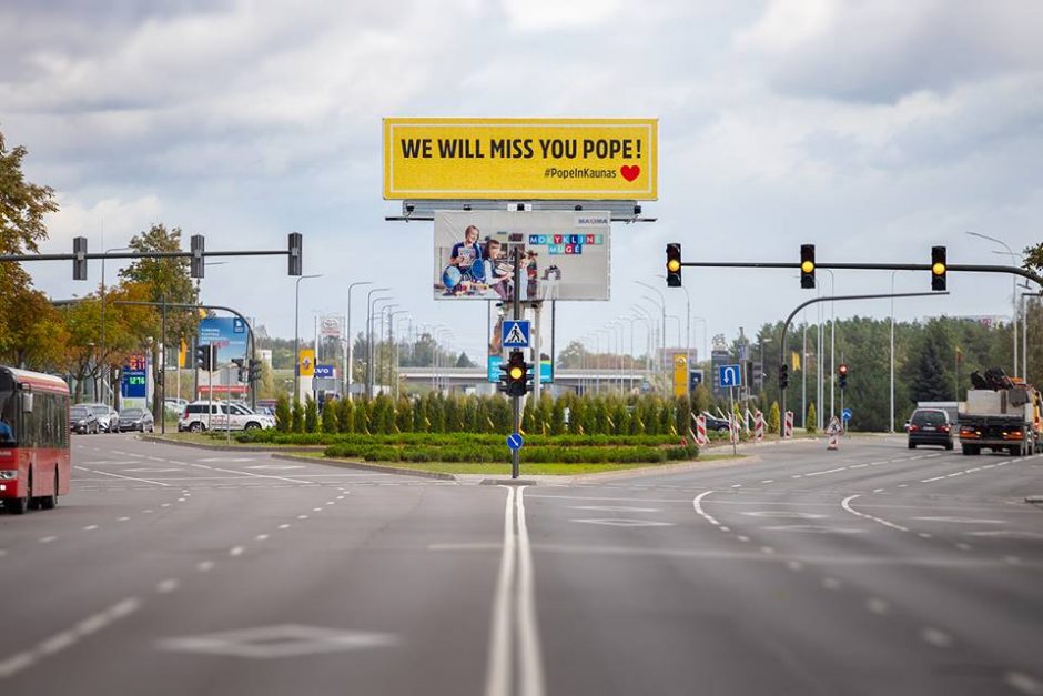 Kaunas originaliai išlydėjo popiežių: „Mes tavęs pasiilgsime!“